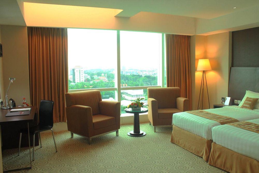 The Alana Surabaya Hotel Exterior photo
