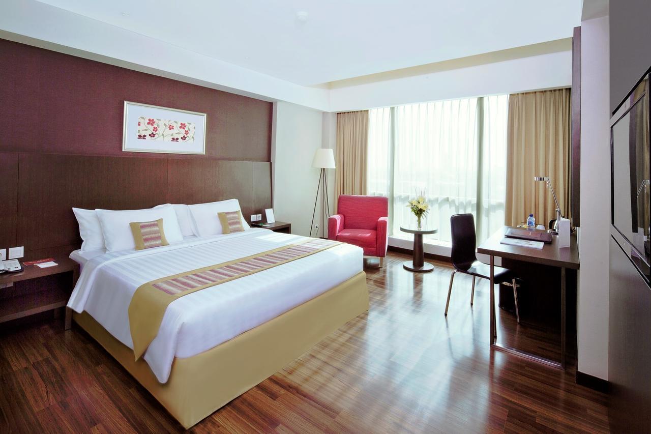 The Alana Surabaya Hotel Exterior photo