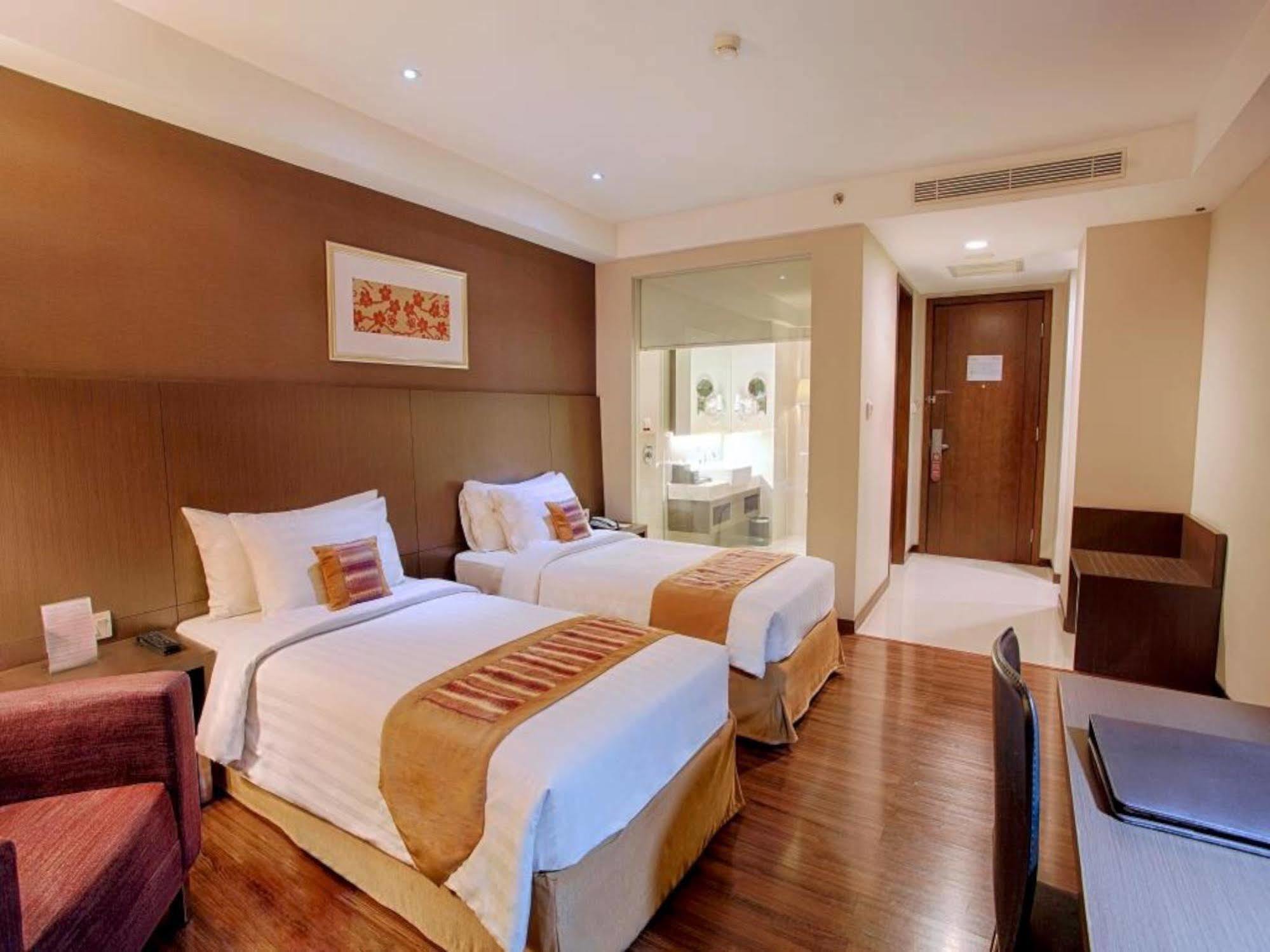 The Alana Surabaya Hotel Exterior photo