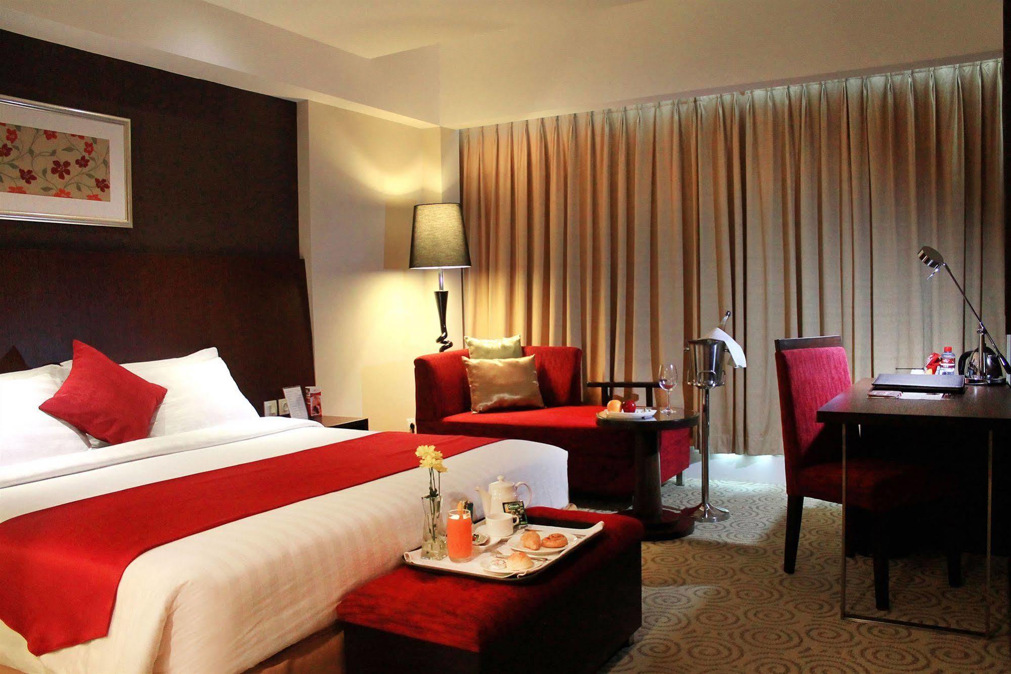 The Alana Surabaya Hotel Exterior photo