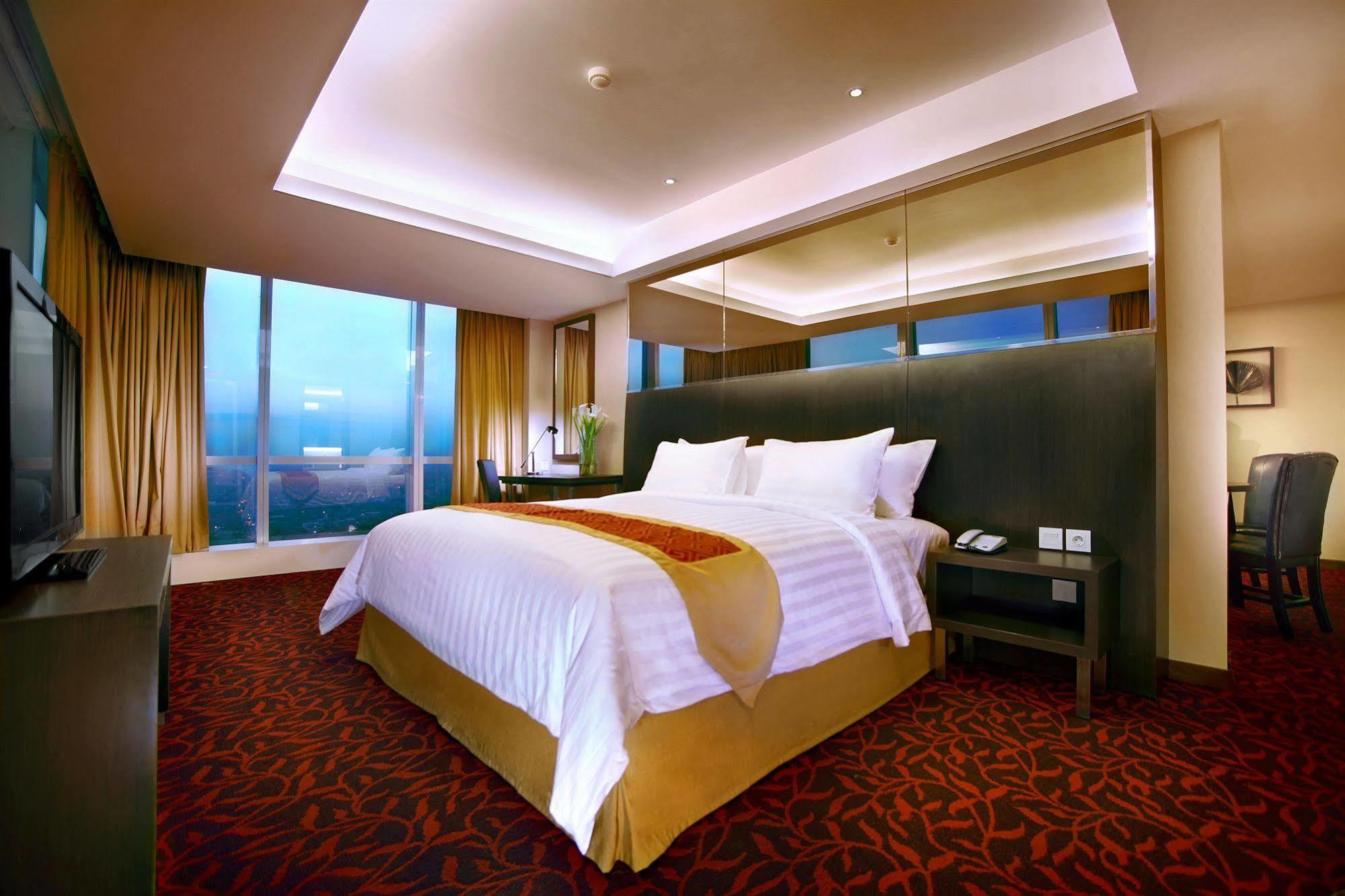 The Alana Surabaya Hotel Exterior photo