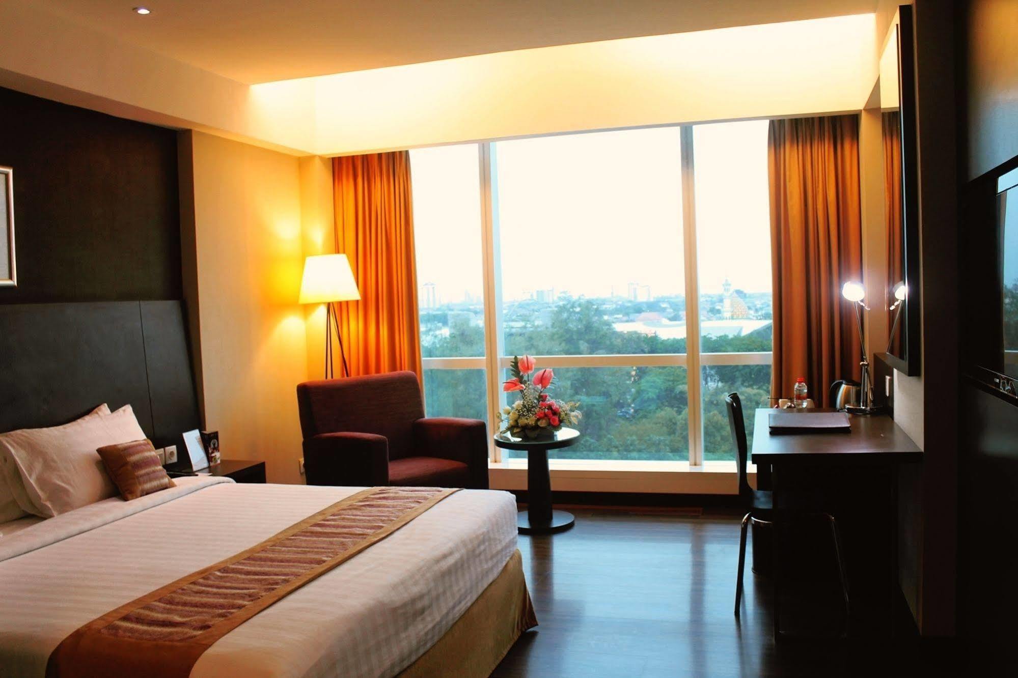 The Alana Surabaya Hotel Exterior photo