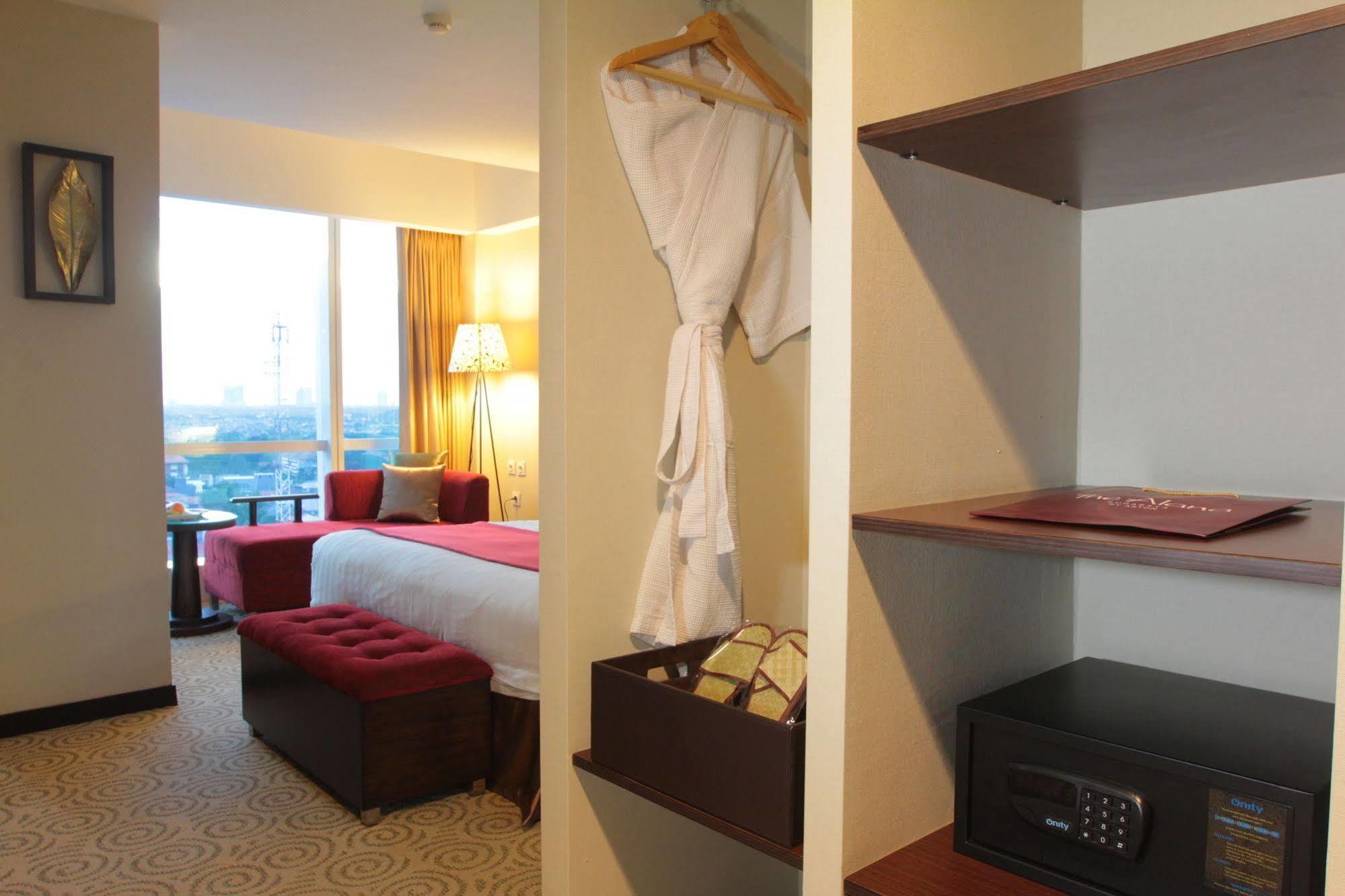 The Alana Surabaya Hotel Exterior photo